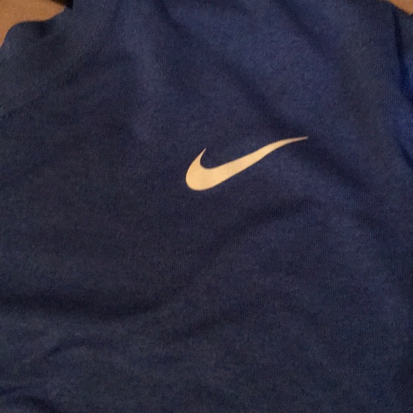 Nike long sleeve t-shirt - Picture 2 of 3